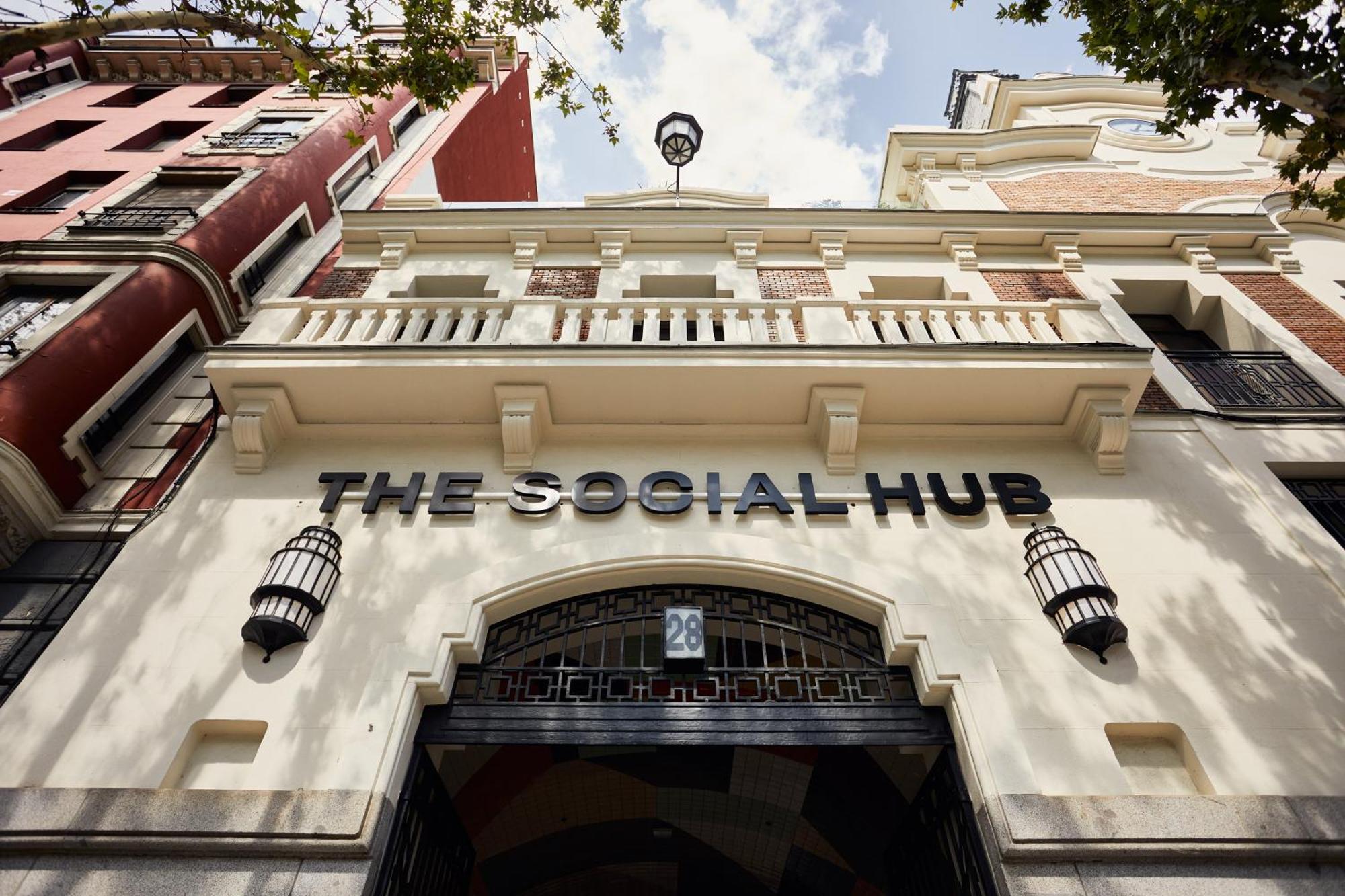 Отель The Social Hub Madrid 4 Star Экстерьер фото